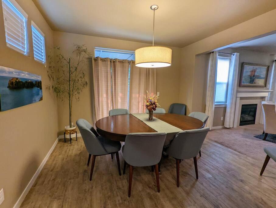 Spacious 3-Bedroom Home With Outdoor Space Eugene Kültér fotó